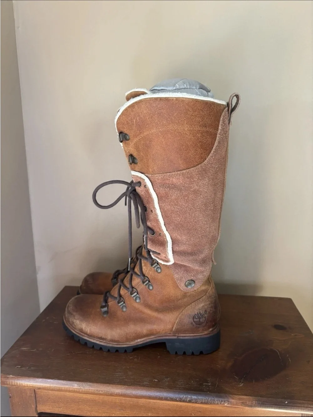 Timberland Women's Chestnut Suede Lace-Up Shearling Trim Boots
